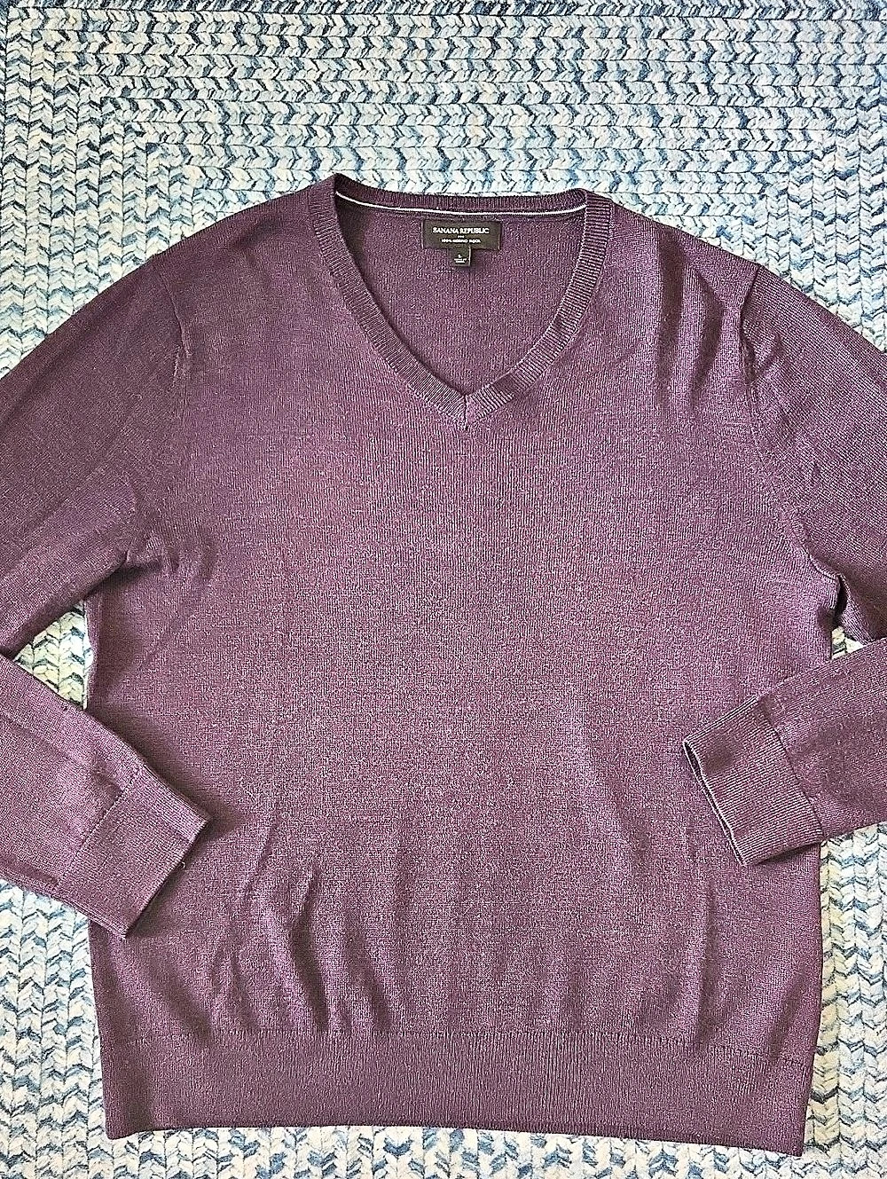 Banana Republic Men's Merino Wool V-Neck Sweater In Heathered Eggplant